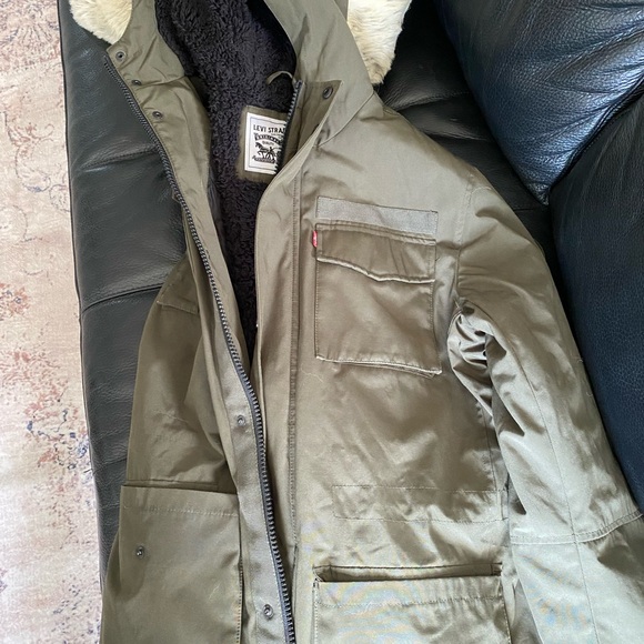 Levi’s Olive green winter coat - Picture 3 of 4
